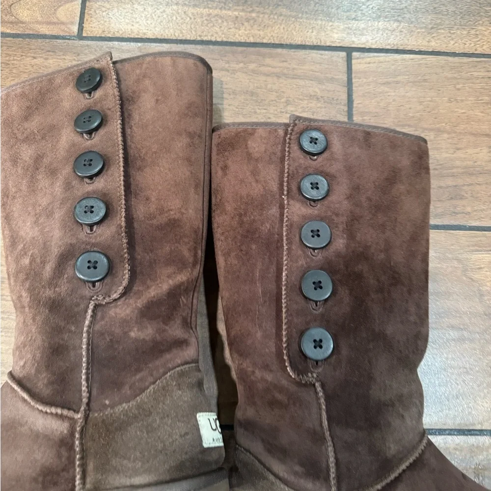 UGG Woman's Lo Pro Button Fold Over Brown Boots size 6